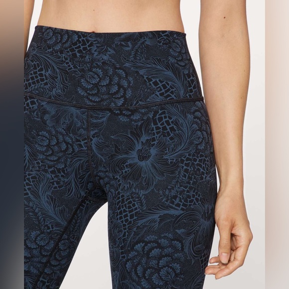 Lululemon Wunder Under Crop (Hi-Rise) (Full-On Luxtreme 21")
Blue Black (4) - Picture 3 of 10